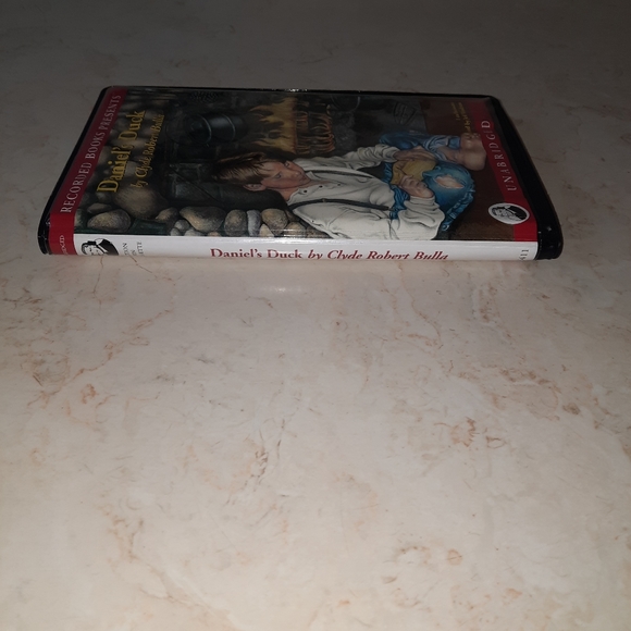 DANIELS DUCK Unabridged Recorded Book Audiocassette - Picture 5 of 11